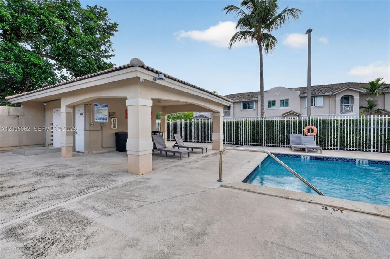 16624 NW 73rd Ct, Unit 16624, Miami Lakes, FL 33014 Photo