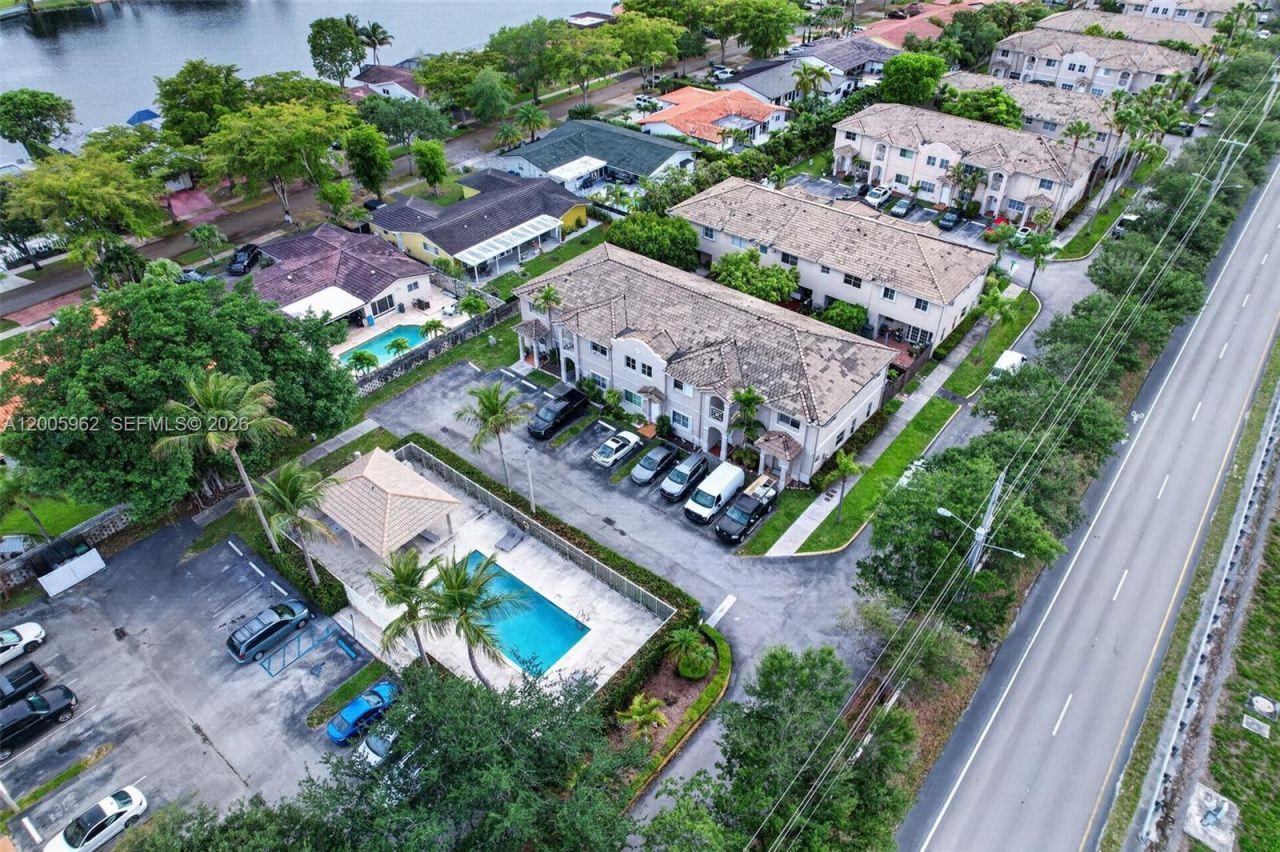 16624 NW 73rd Ct, Unit 16624, Miami Lakes, FL 33014 Photo