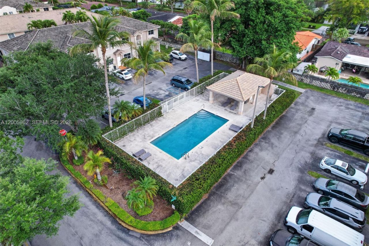 16624 NW 73rd Ct, Unit 16624, Miami Lakes, FL 33014 Photo