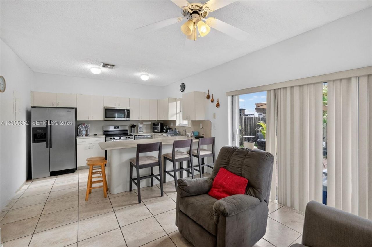 16624 NW 73rd Ct, Unit 16624, Miami Lakes, FL 33014 Photo