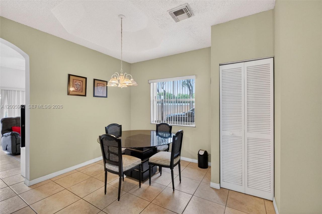 16624 NW 73rd Ct, Unit 16624, Miami Lakes, FL 33014 Photo