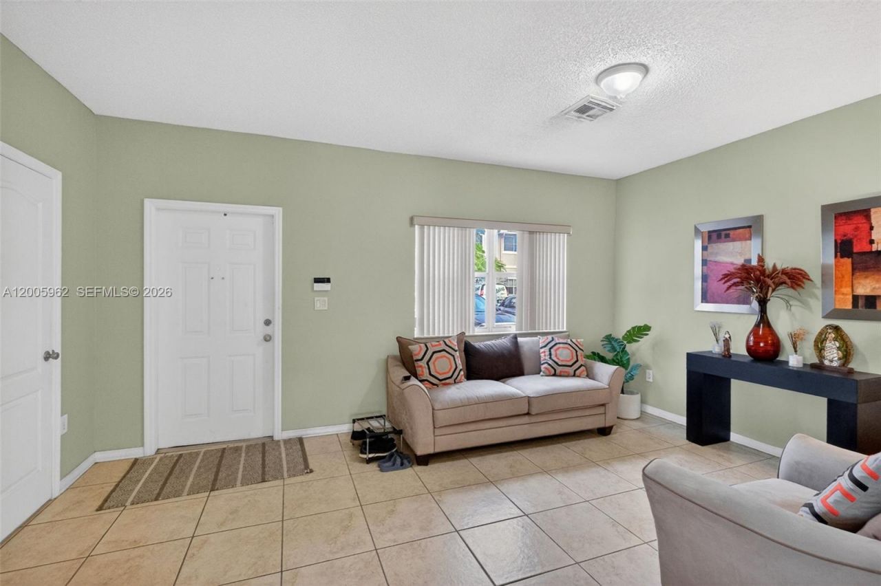 16624 NW 73rd Ct, Unit 16624, Miami Lakes, FL 33014 Photo