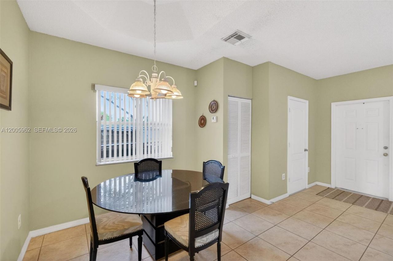 16624 NW 73rd Ct, Unit 16624, Miami Lakes, FL 33014 Photo