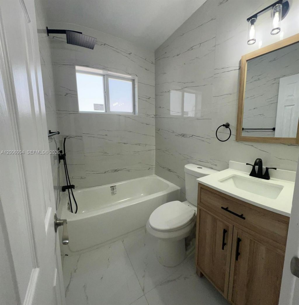 2041 NW 2nd St, Unit 2041, Miami, FL 33125 Photo