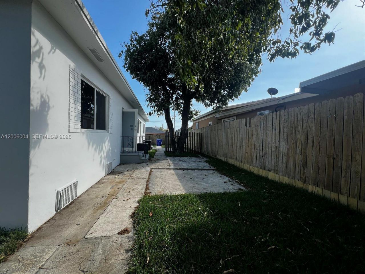 2041 NW 2nd St, Unit 2041, Miami, FL 33125 Photo
