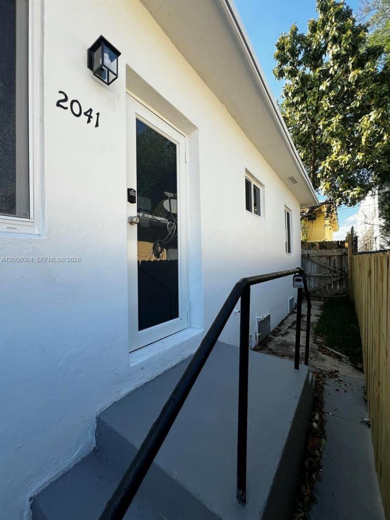 2041 NW 2nd St, Unit 2041, Miami, FL 33125 Photo