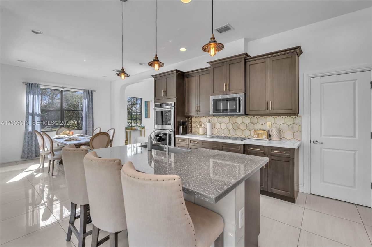 865 SW 113th Ln , Pembroke Pines, FL 33025 Photo