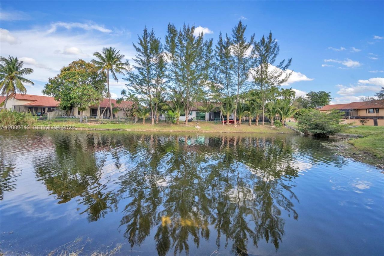 865 SW 113th Ln , Pembroke Pines, FL 33025 Photo