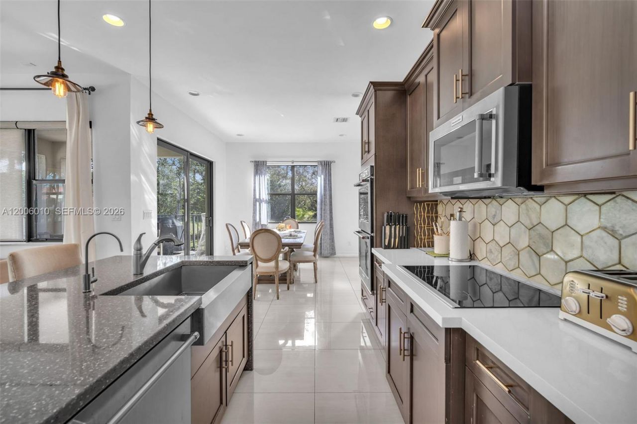 865 SW 113th Ln , Pembroke Pines, FL 33025 Photo