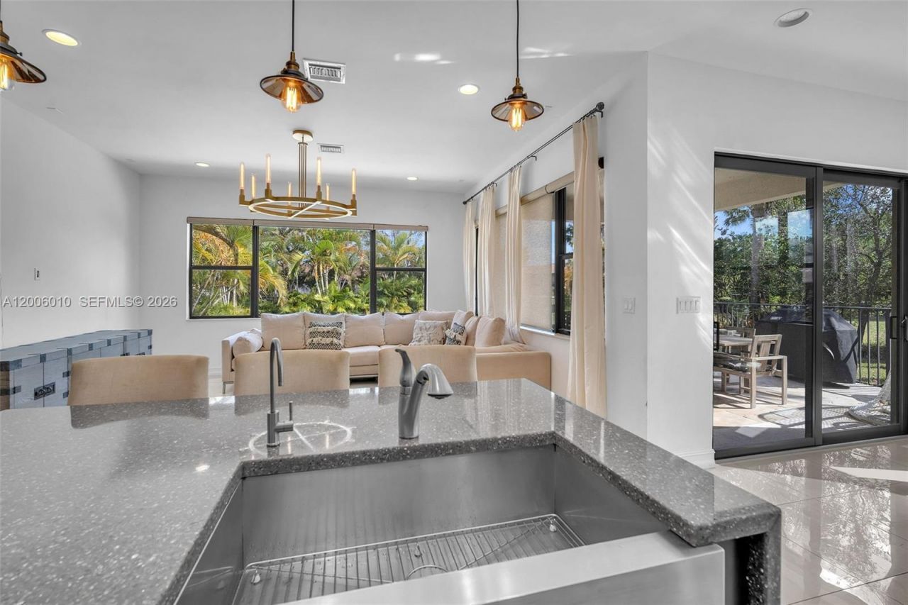 865 SW 113th Ln , Pembroke Pines, FL 33025 Photo