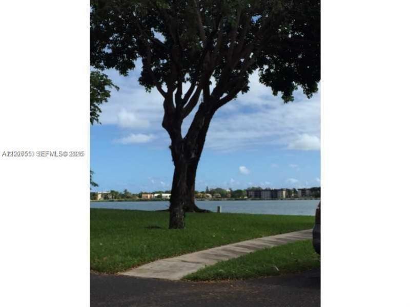 20840 San Simeon Way, Unit 209, Miami, FL 33179 Photo