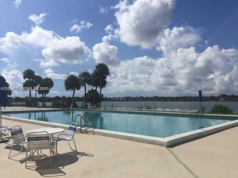 20840 San Simeon Way, Unit 209, Miami, FL 33179 Photo