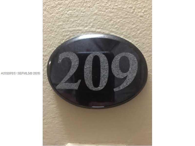 20840 San Simeon Way, Unit 209, Miami, FL 33179 Photo