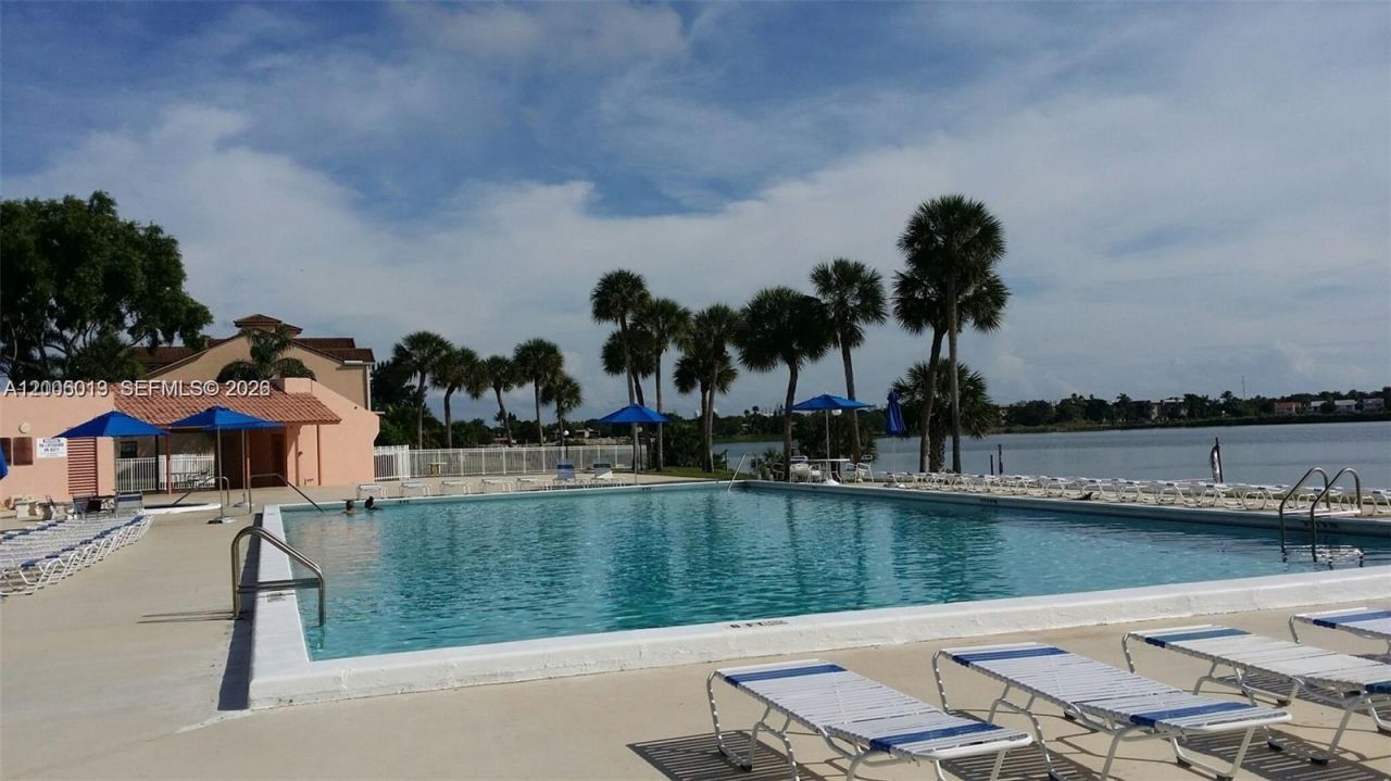 20840 San Simeon Way, Unit 209, Miami, FL 33179 Photo
