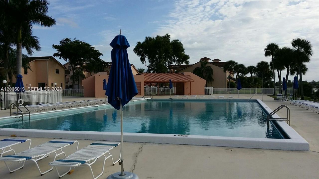 20840 San Simeon Way, Unit 209, Miami, FL 33179 Photo