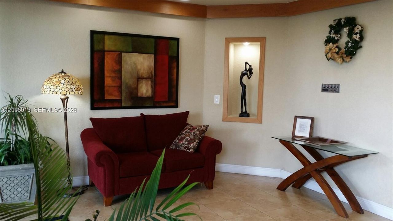 20840 San Simeon Way, Unit 209, Miami, FL 33179 Photo