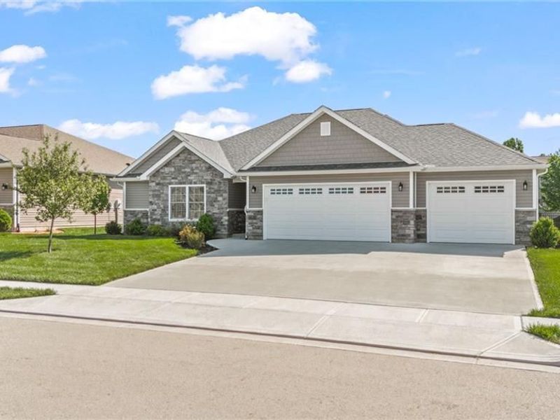 1151 Parklawn Court, Troy, OH 45373 Photo 2