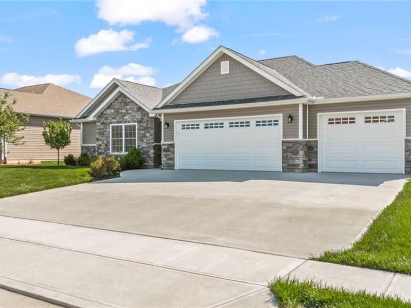 1151 Parklawn Court, Troy, OH 45373 Photo 4