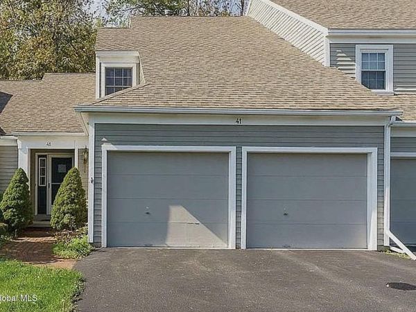 41 Ridgefield Drive, Voorheesville, NY 12186