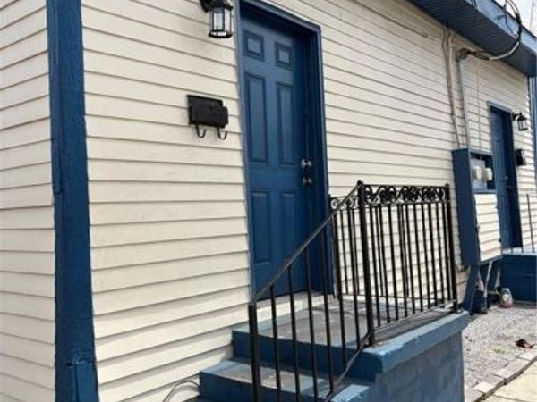 1167 EAGLE Street , New Orleans, LA 70118