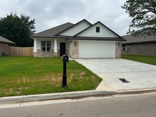 409 Conway Street , Lacy Lakeview, TX 76705
