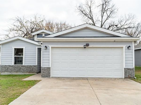 1444 E Richmond Avenue , Fort Worth, TX 76104