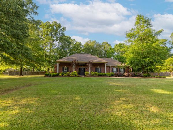 126 White Oak, Starkville, MS 39759