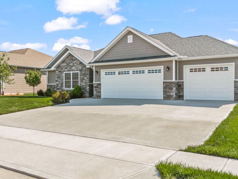 1151 Parklawn Court, Troy, OH 45373 Photo 4