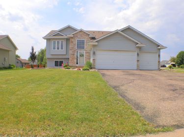 7331 Lamont Avenue NE, Albertville, MN 55301