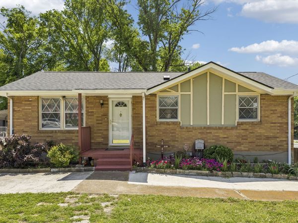 261 Eisenhower Dr , Nashville, TN 37211