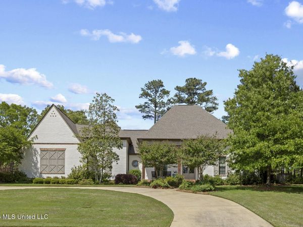 260 Hidden Oaks Drive, Ridgeland, MS 39157