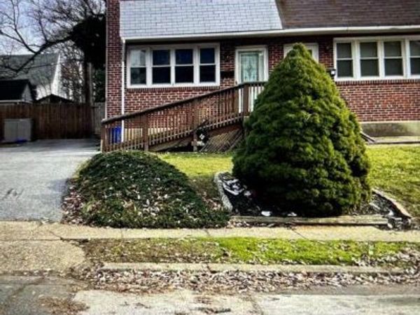 15 E AVON ROAD, BROOKHAVEN, PA 19015