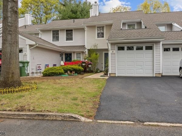 8 Tall Oaks Ct, Sayreville, NJ 08859