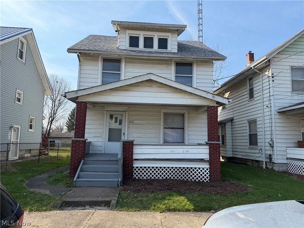 2212 Indiana Way NE, Canton, OH 44705