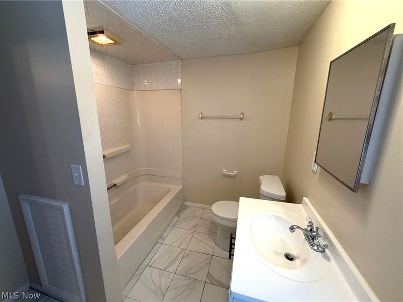 2212 Indiana Way NE, Canton, OH 44705 Photo 18