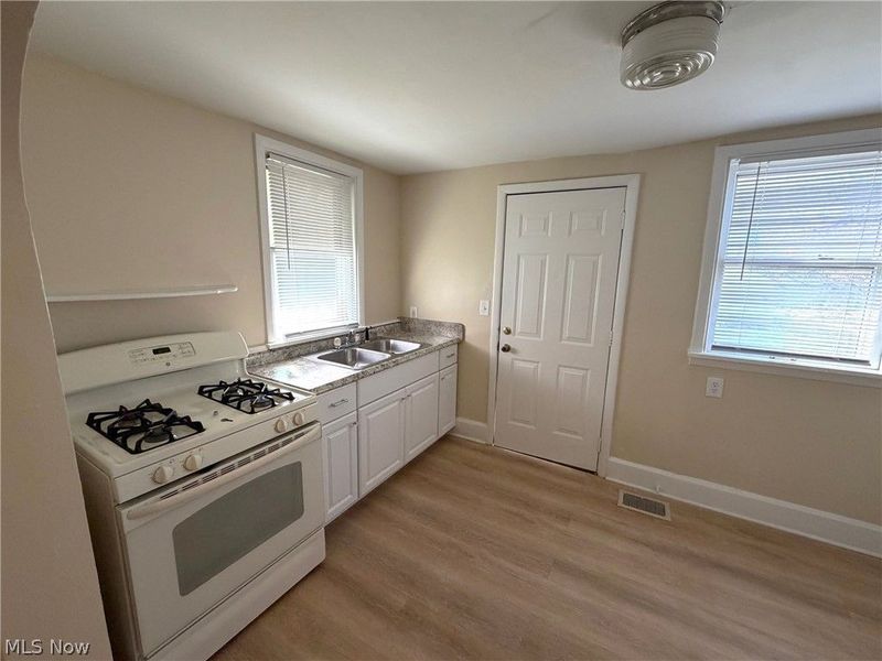 2212 Indiana Way NE, Canton, OH 44705 Photo 4