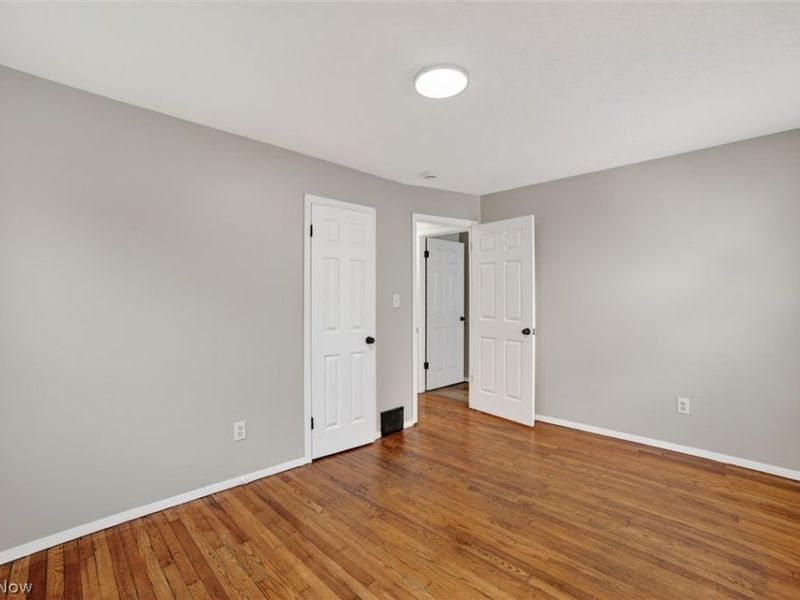 303 S Green Road , South Euclid, OH 44121 Photo 16