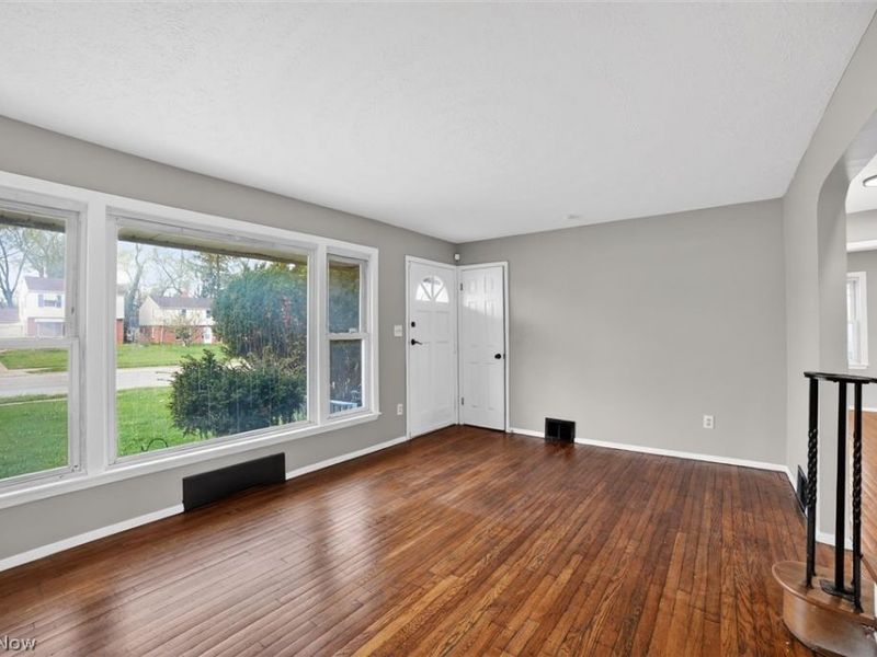 303 S Green Road , South Euclid, OH 44121 Photo 4