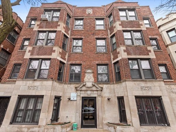 3727 N Pine Grove Avenue , Unit 400, Chicago, IL 60613