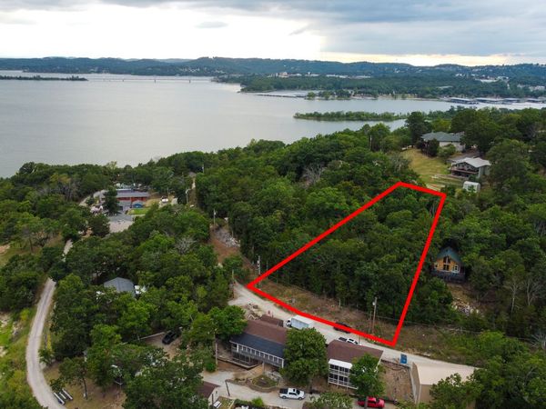 300 Circle View Lane , Reeds Spring, MO 65737