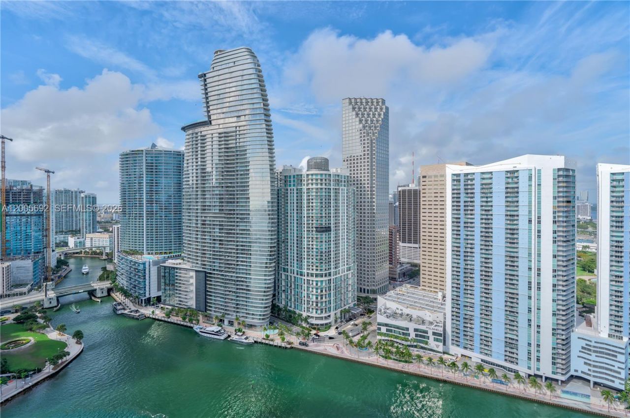 900 Brickell Key Blvd , Unit 3002, Miami, FL 33131 Photo