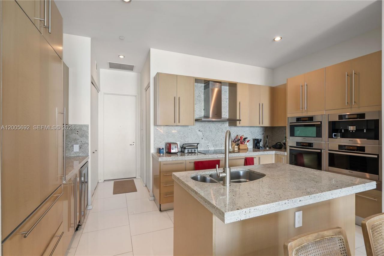 900 Brickell Key Blvd , Unit 3002, Miami, FL 33131 Photo