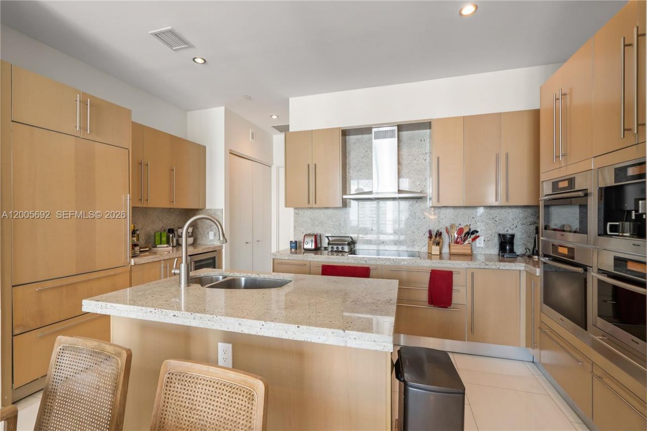 900 Brickell Key Blvd , Unit 3002, Miami, FL 33131 Photo