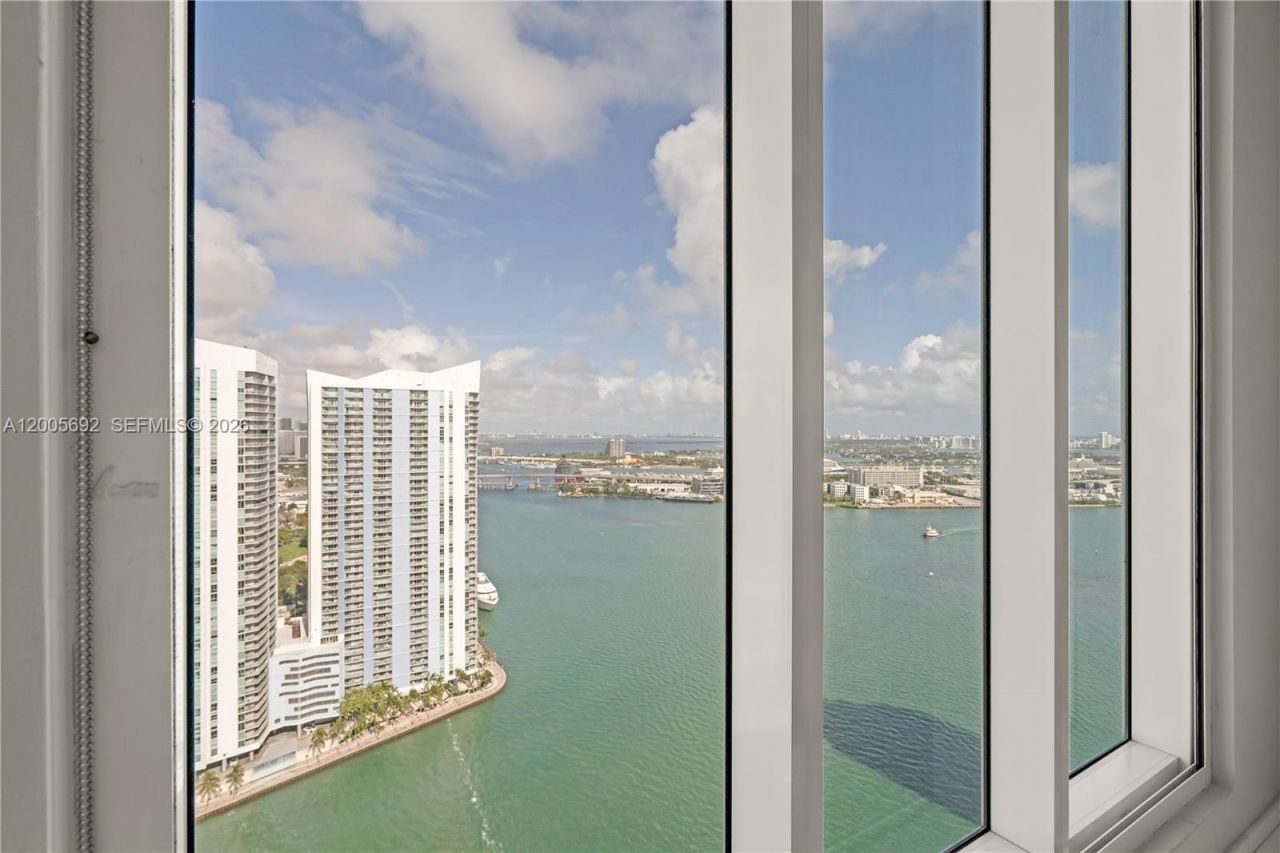 900 Brickell Key Blvd , Unit 3002, Miami, FL 33131 Photo