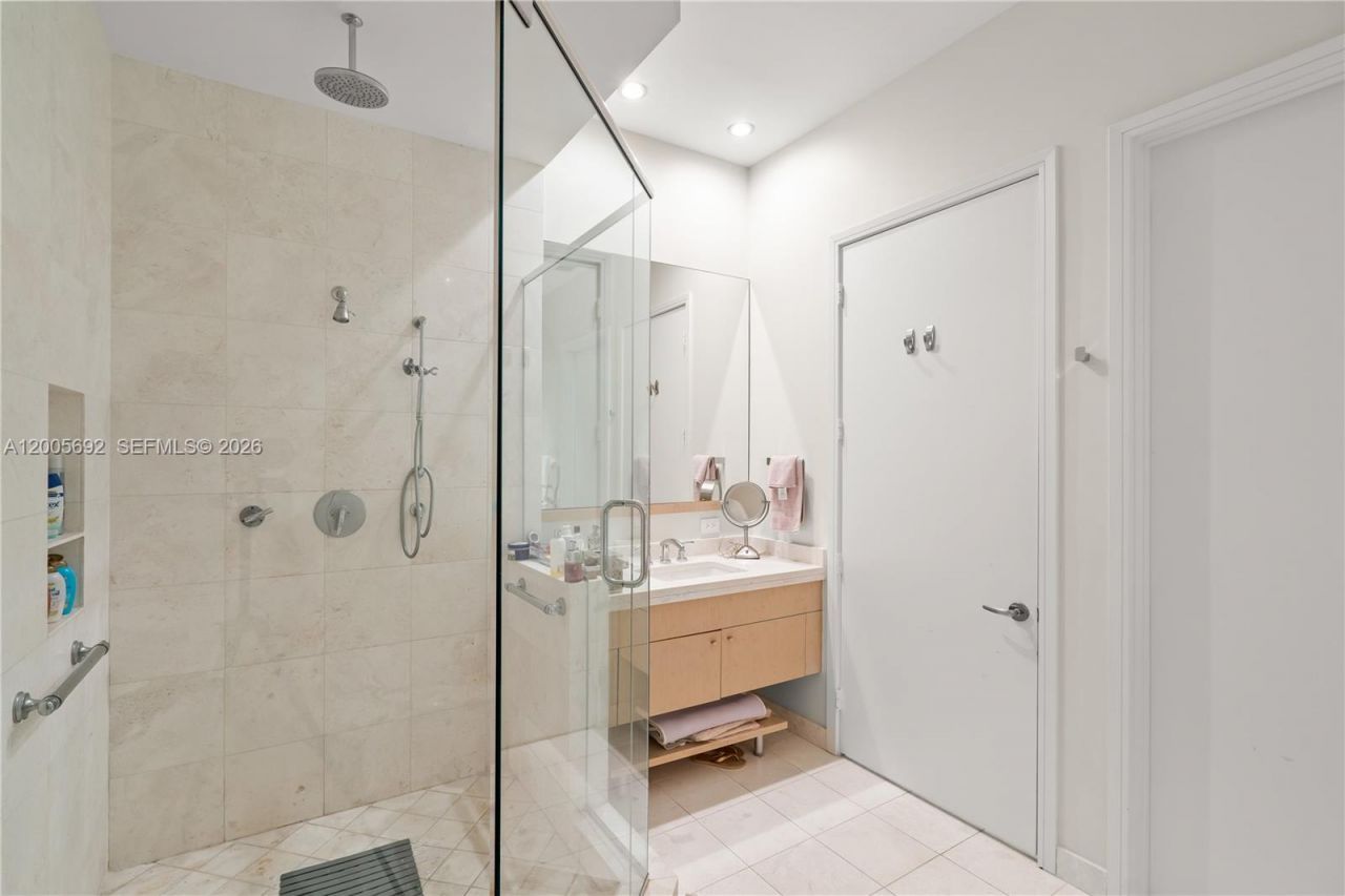 900 Brickell Key Blvd , Unit 3002, Miami, FL 33131 Photo