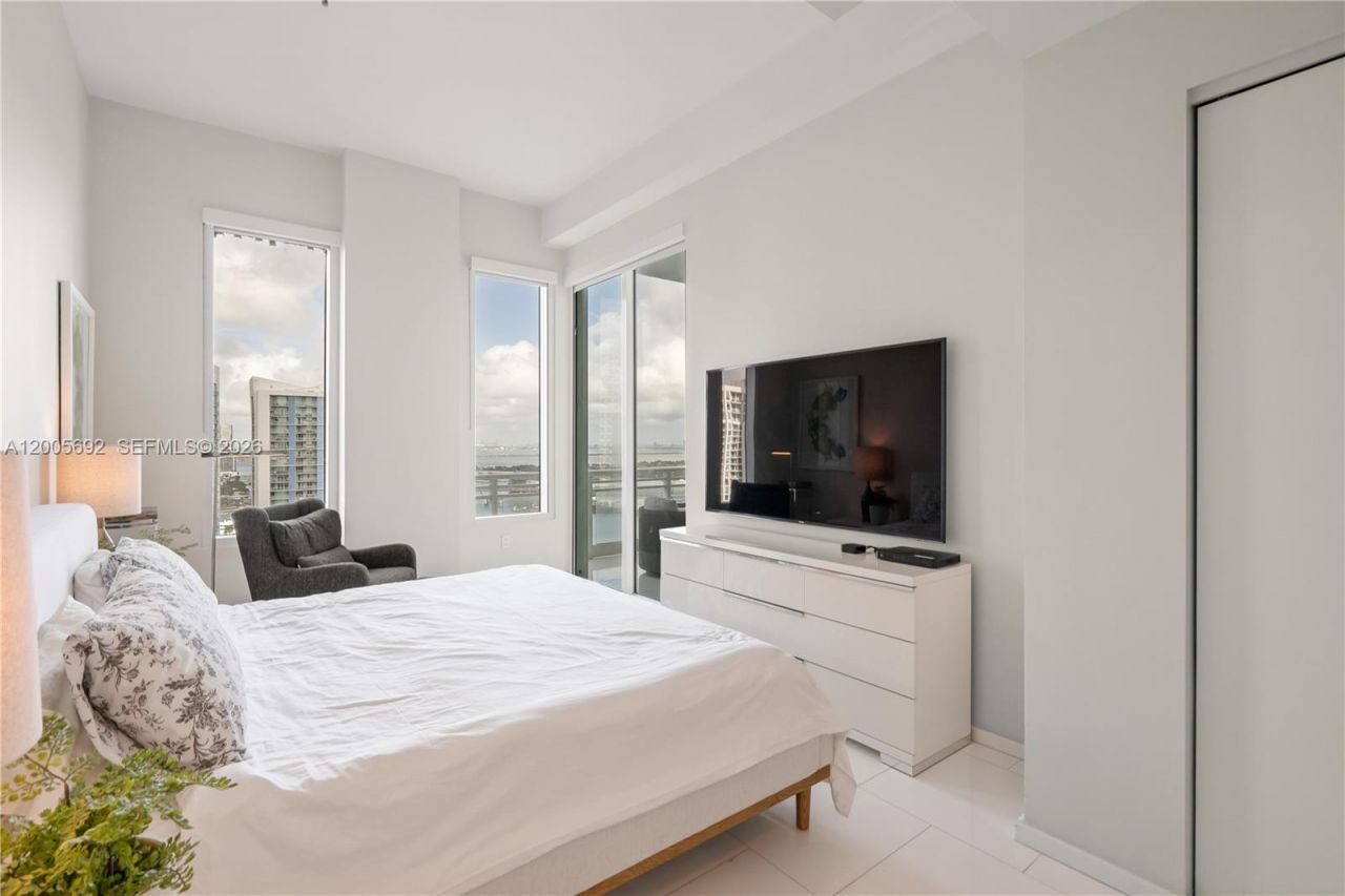 900 Brickell Key Blvd , Unit 3002, Miami, FL 33131 Photo