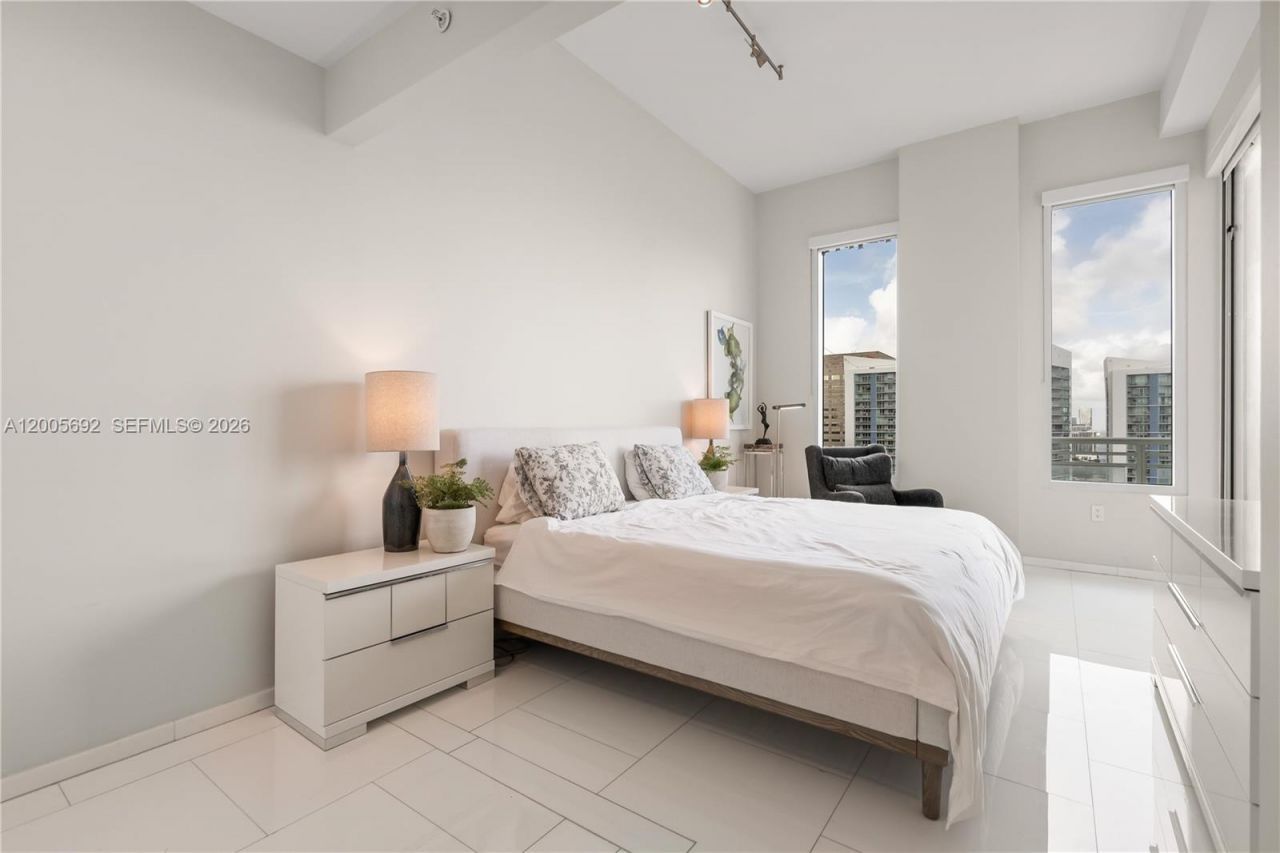 900 Brickell Key Blvd , Unit 3002, Miami, FL 33131 Photo