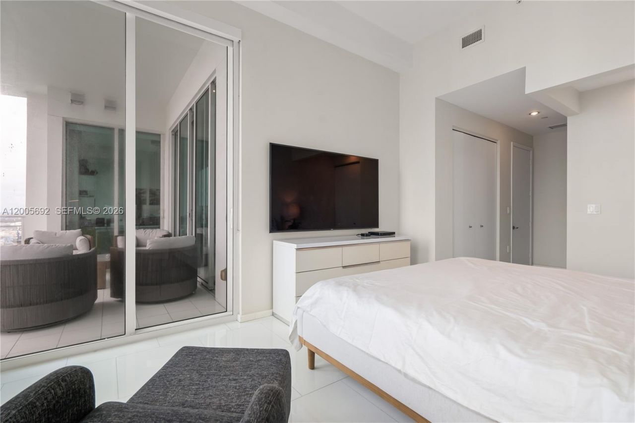 900 Brickell Key Blvd , Unit 3002, Miami, FL 33131 Photo