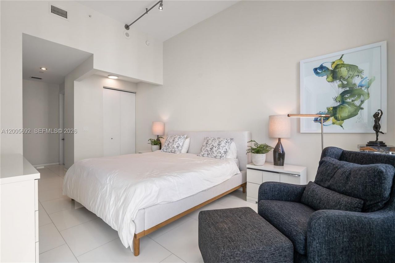 900 Brickell Key Blvd , Unit 3002, Miami, FL 33131 Photo