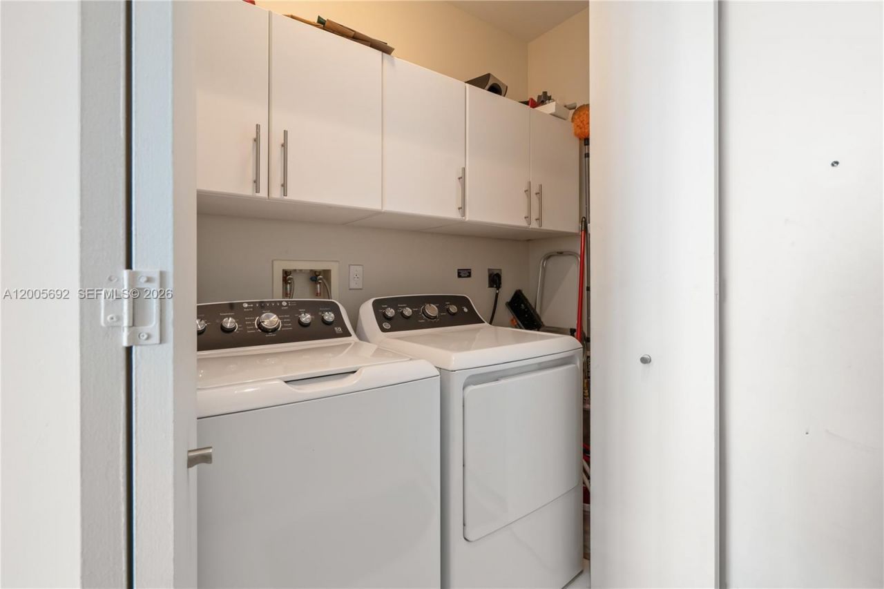 900 Brickell Key Blvd , Unit 3002, Miami, FL 33131 Photo